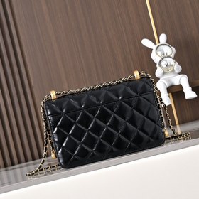 CHANEL 25s с двумя золотыми шариками