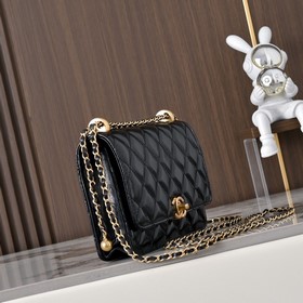 CHANEL 25s с двумя золотыми шариками