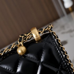 CHANEL 25s с двумя золотыми шариками