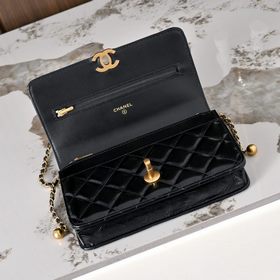 CHANEL 25s с двумя золотыми шариками