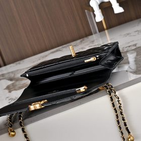 CHANEL 25s с двумя золотыми шариками