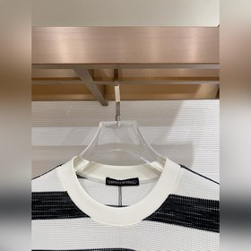 Новая модель футболки с круглым вырезо