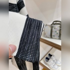 Новая модель футболки с круглым вырезо