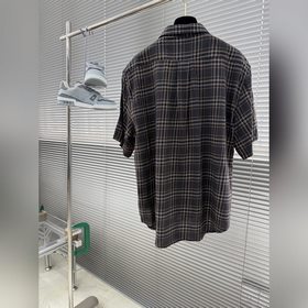- Рубашка с коротким рукавом и молнией