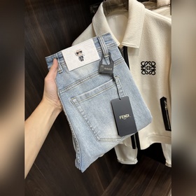 Эксклюзивная новинка от Fendi： модные