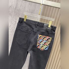 Fendi： новейшая модель джинсов из колл