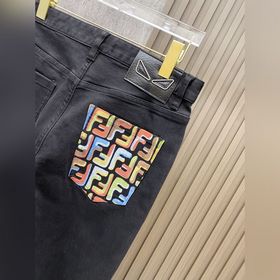 Fendi： новейшая модель джинсов из колл