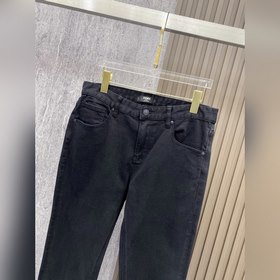 Fendi： новейшая модель джинсов из колл