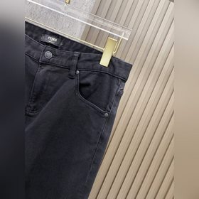 Fendi： новейшая модель джинсов из колл