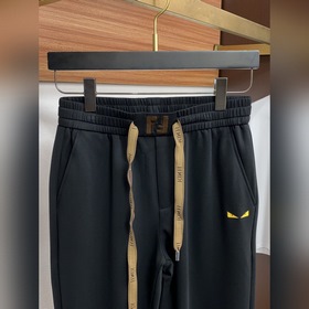Новые модели в фирменном магазине Fend