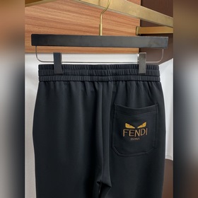 Новые модели в фирменном магазине Fend
