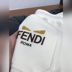 Новые моделиз фирменного магазина Fend