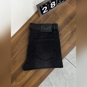 Эксклюзивная новинка от Fendi： модные