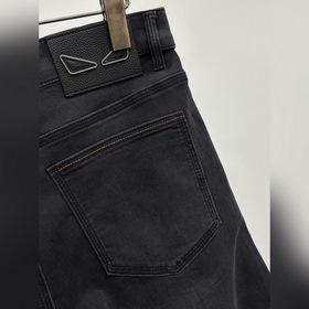 Эксклюзивная новинка от Fendi： модные 