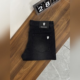 Эксклюзивная новинка от Fendi： модные