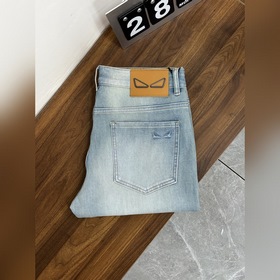 Эксклюзивная новинка от Fendi： модные