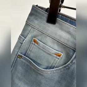 Эксклюзивная новинка от Fendi： модные 
