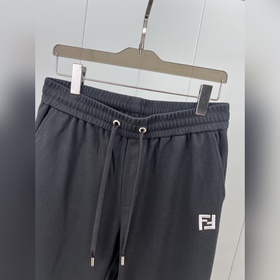Fendi. Весенне-летние мужские трикотаж