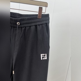 Fendi. Весенне-летние мужские трикотаж