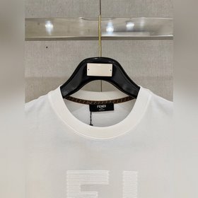 Новинка весна-лето 2026 от Fendi： прем
