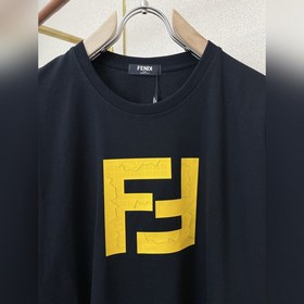FENDI： новая коллекция мужских повседн