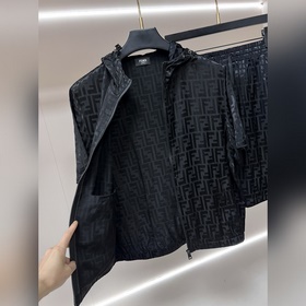 Новая весенняя коллекция Fendi： компле