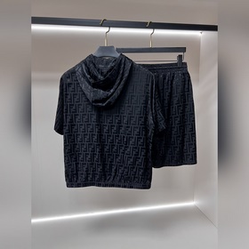 Новая весенняя коллекция Fendi： компле