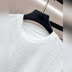 Новая весенняя коллекция Fendi： компле