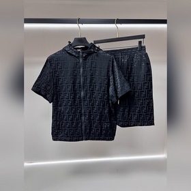 Новая весенняя коллекция Fendi： компле