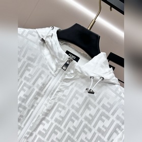 Новая весенняя коллекция Fendi： компле