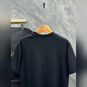 FENDI： новая весенне-летняя коллекция 
