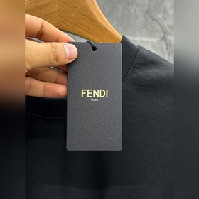 FENDI： новая весенне-летняя коллекция 