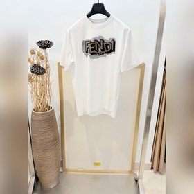 Размеры： S, M, L, XL. Цвета： черный и