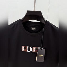 Fendi. Новинка весна-лето 2026 года： ф