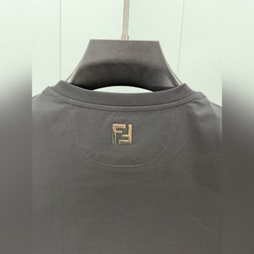 Fendi. Новинка весна-лето 2026 года： ф