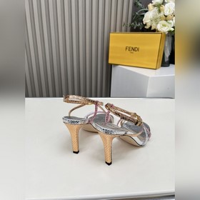 Новая коллекция Fendi Материал верха：