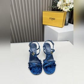 Новая коллекция Fendi ： Материал верх