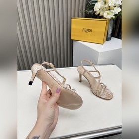 Новая коллекция Fendi ： Материал верх