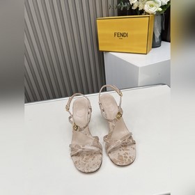 Новая коллекция Fendi ： Материал верх