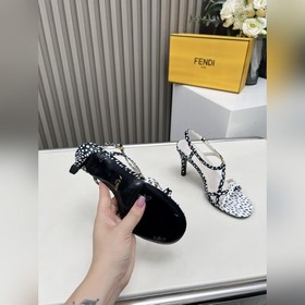 Новая коллекция Fendi ： Материал верх