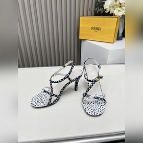 Новая коллекция Fendi ： Материал верх