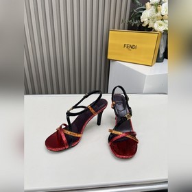 Новая коллекция Fendi Материал верха：