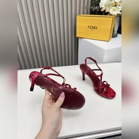 Новая коллекция Fendi Материал верха：