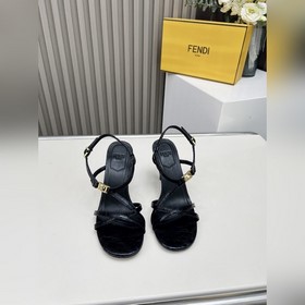 Новая коллекция Fendi ： Материал верх