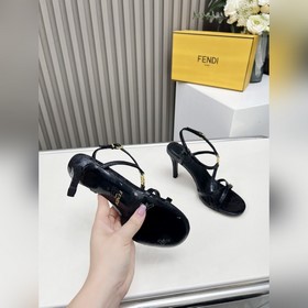 Новая коллекция Fendi ： Материал верх