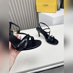 Новая коллекция Fendi ： Материал верх