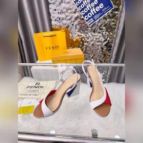 Новая модель Fendi, размер 35–40 (41, 