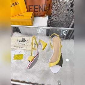 Новая модель Fendi, размер 35–40 (41,
