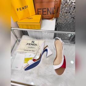 Новая модель Fendi, размер 35–40 (41,