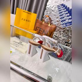 Новая модель Fendi, размер 35–40 (41,